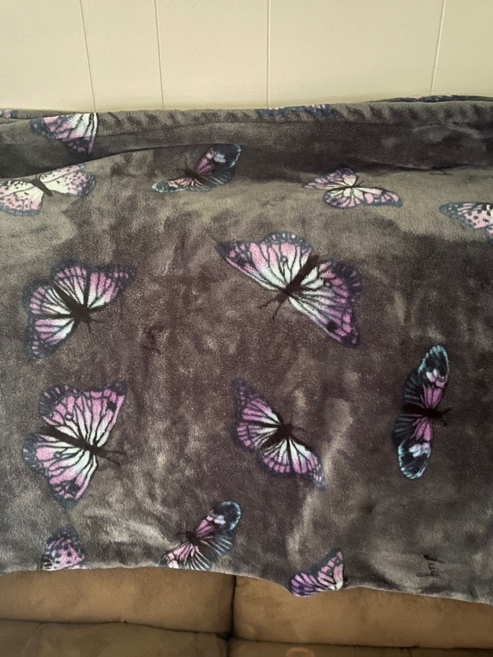 Lug Butterfly Throw